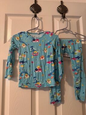 Bellabu Bear Baby Shark Pajama Set - Long Sleeve-2T-gently worn